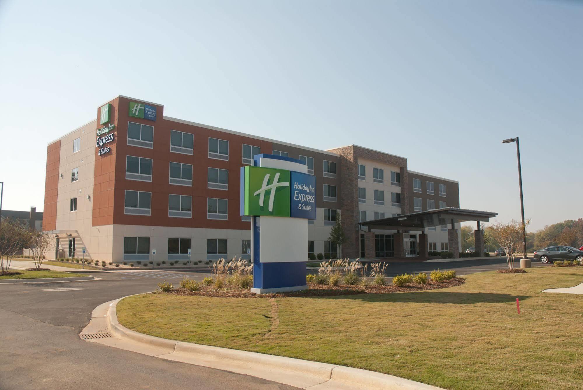 Holiday Inn Express Hotel & Suites Decatur Exterior foto